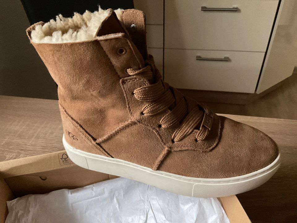 NOCHMALS REDUZIERT !!! *70€* UGG CIRSIUM Gr. 37 NEU in Nordstemmen