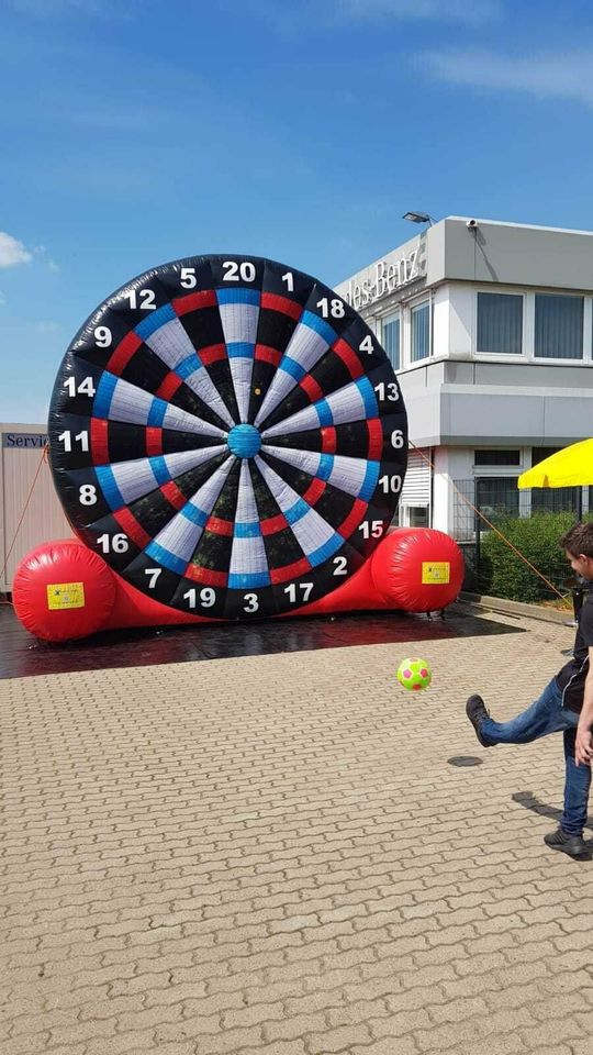 Fußball Dartscheibe mit 5m Durchmesser vom PROFI mieten! 5x7m in Porta Westfalica