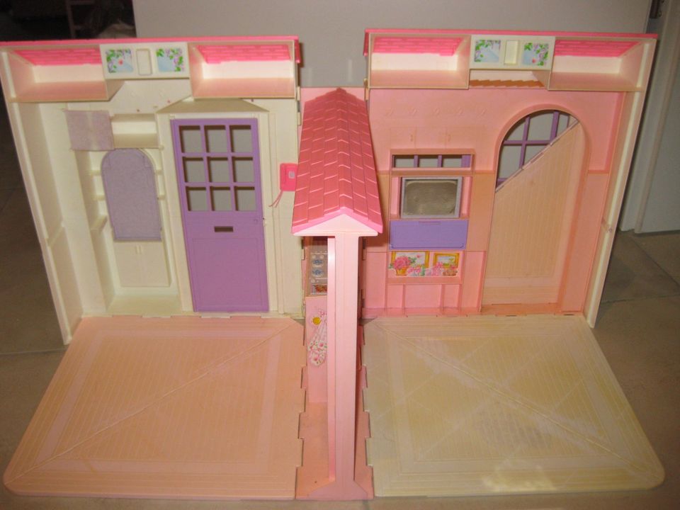 Mattel Barbie Haus klappbar unterw. 90 Spielhaus Puppenhaus Puppe in Darmstadt