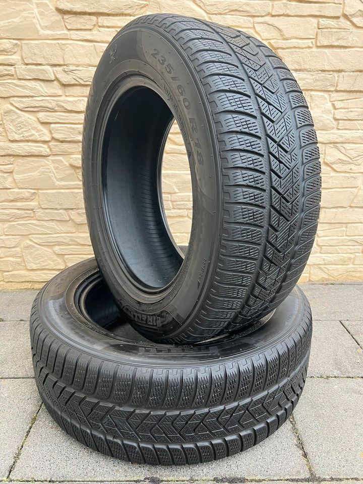 2x 235 60 R18 103H Winterreifen Pirelli 5mm DOT:4020 in Meschede