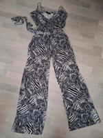 Sommer Jumpsuit grau/weiß Palmenmuster Größe 36/38 Hessen - Wölfersheim Vorschau