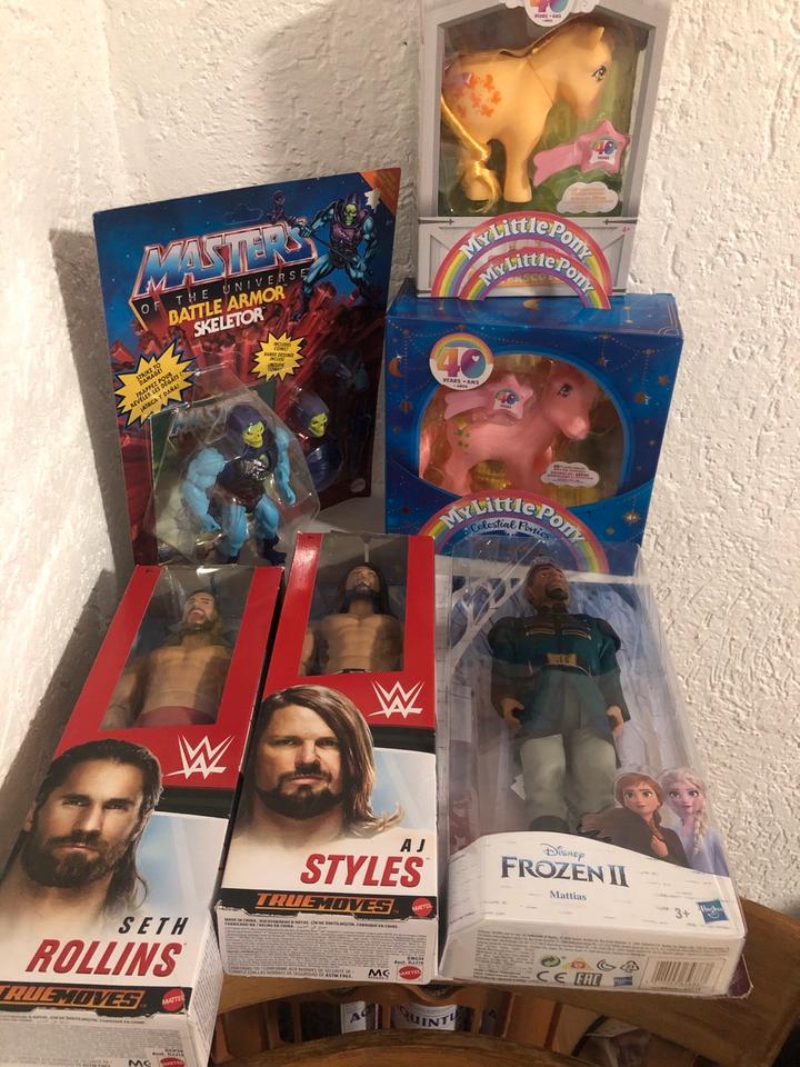 Oster Geschenke zum aussuchen Pokemon Barbie heman k Pop Buzz in Siegburg
