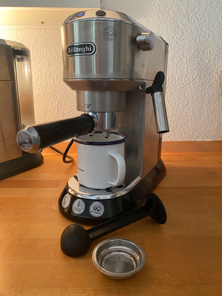 DeLonghi Dedica Siebträgermaschine EC680.M in Haag a.d.Amper