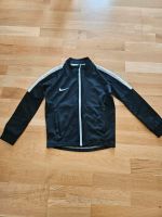 NIKE Sportjacke Gr. 122-128 schwarz Bayern - Stephansposching Vorschau