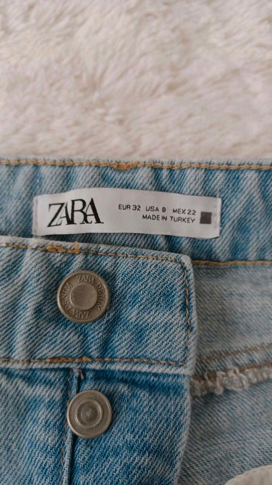 Neu Zara Jeanshose Gr.32/34 in Solingen