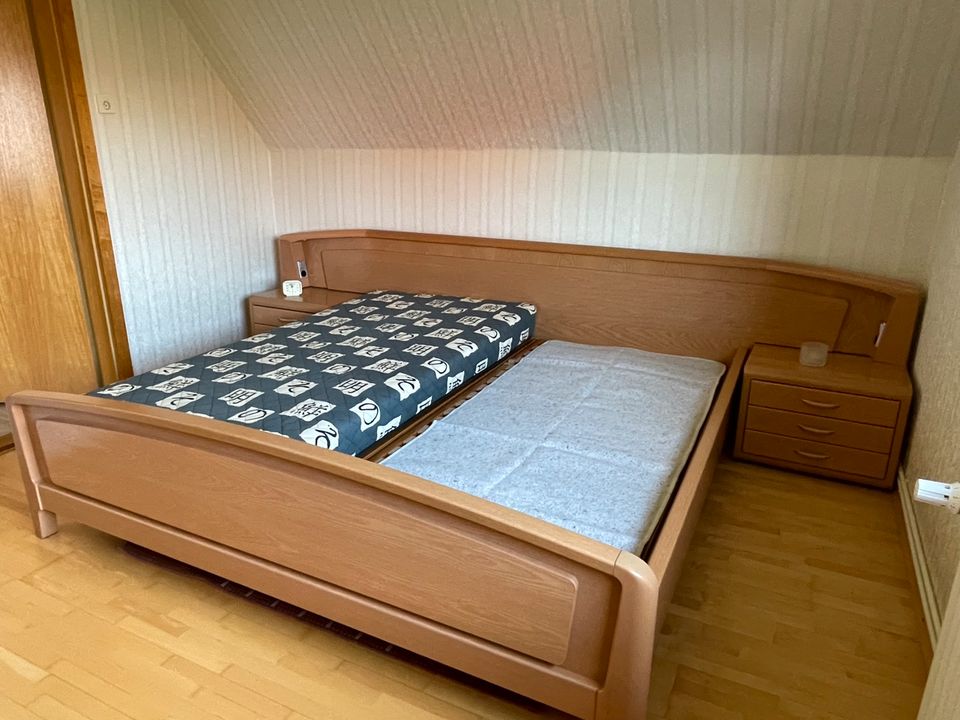 Doppelbett 200x200cm  mit Nachttischschränken+1 Lattenrost in Bremerhaven