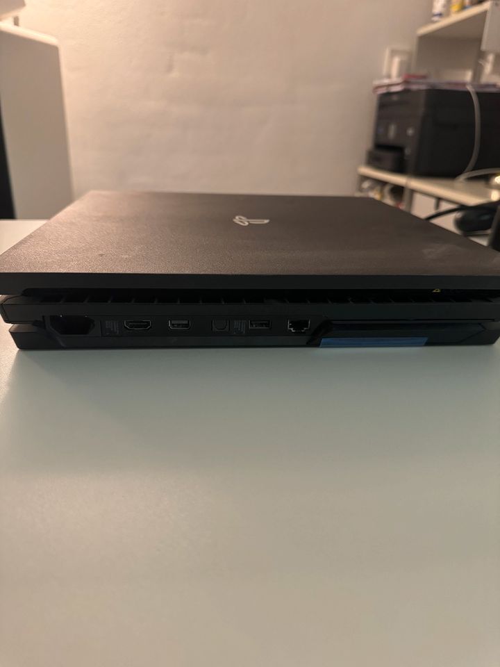 Sony PlayStation 4 Pro 1 TB | schwarz + Tasche +Ladestation in Ostbevern