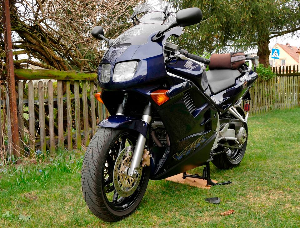 Honda VFR 750 RC36/2 in Görlitz