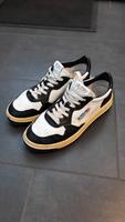 Sneaker / Autry / Medalist / Schwarz Weiß / Größe 42 Niedersachsen - Rehden Vorschau