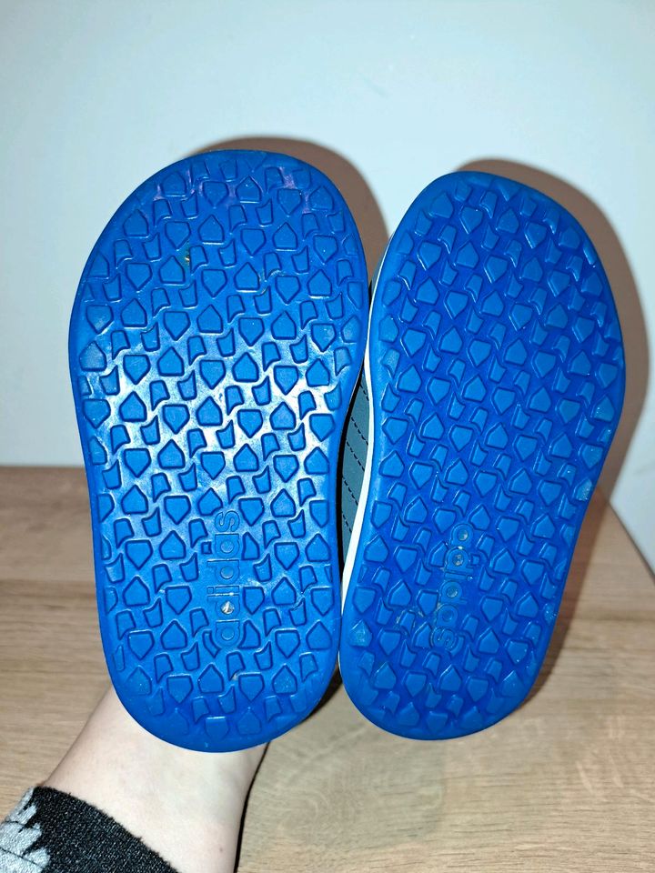 Schuhe Sneaker Turnschuhe Adidas Junge Größe 22 blau in Salzwedel