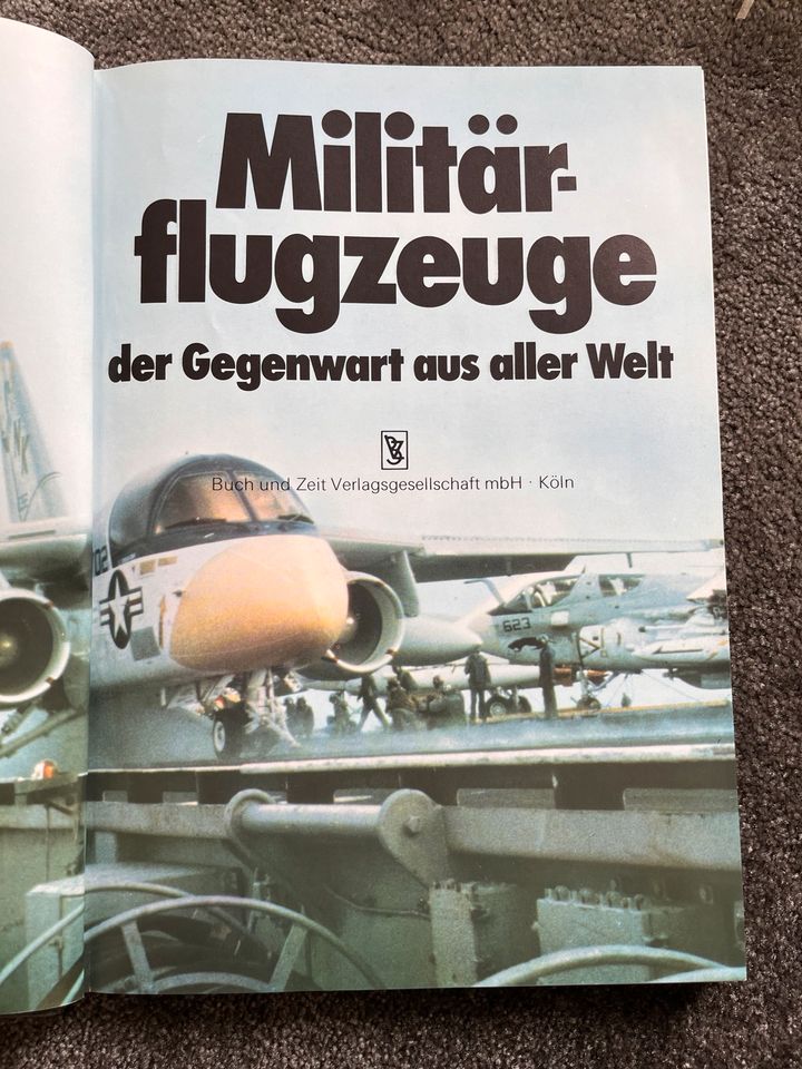 Buch Militärflugzeuge in Bremen
