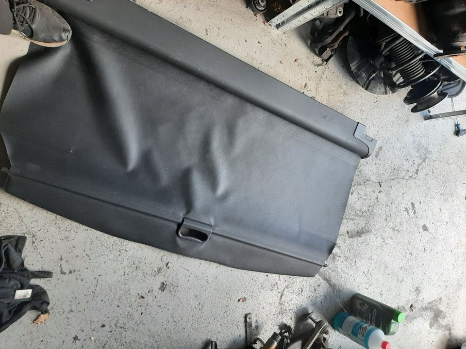 Bmw X3 E83 Laderaumabdeckung Kofferraumabdeckung Roller in Herten