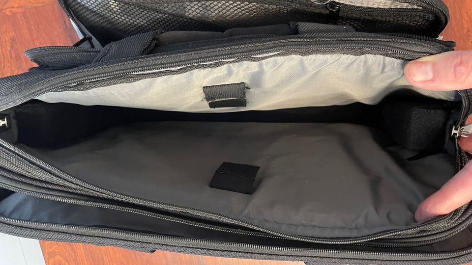 Notebooktasche Laptoptasche 17 Zoll stabil mit Griffdurchführung in Monheim am Rhein