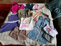 Kinderkleidung Sachen 104 Shirts Jacken Hosen Kleider Shirts Nordrhein-Westfalen - Rödinghausen Vorschau