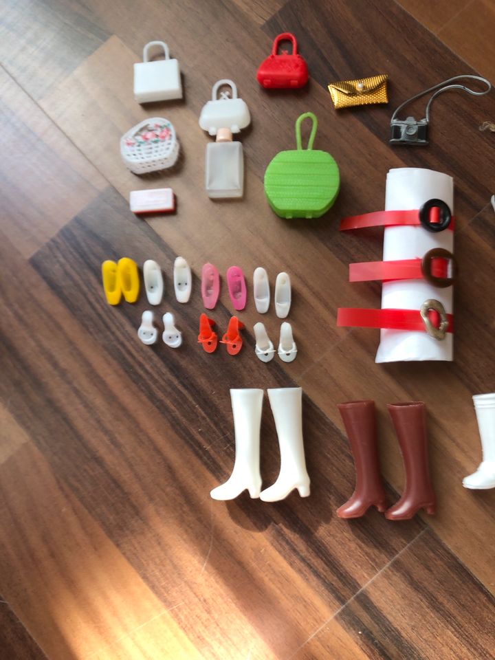 Barbie Schmuck, Ketten, Ohrringe Taschen, Schuhe, 70er Jahre in Leutkirch im Allgäu