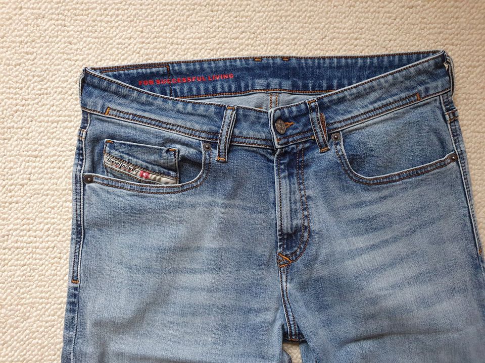 DIESEL Jeans Sleenker W 30 / L 34 in Hamburg