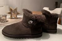 UGG Swarovski Lammfell Boots Stiefeletten grau Gr. 38 Niedersachsen - Wennigsen Vorschau