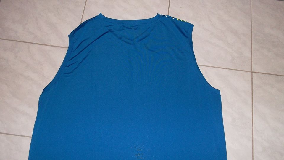 Ärmellose T-Shirts Sport mit V-Ausschnitt Gr 4.XL NEU jed.12,00 in Celle