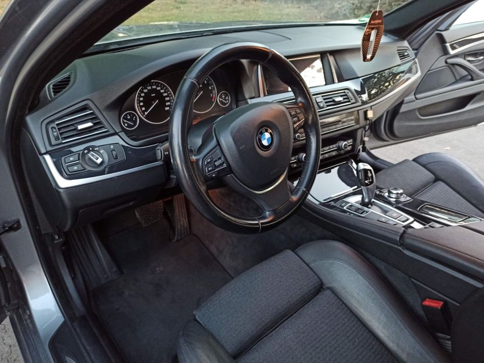 BMW 528i xDrive Touring - in Gießen