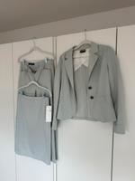 Taifun Kostümset in gr. 38 bestehend aus Anzugshose, Rock, Blazer Frankfurt am Main - Kalbach-Riedberg Vorschau