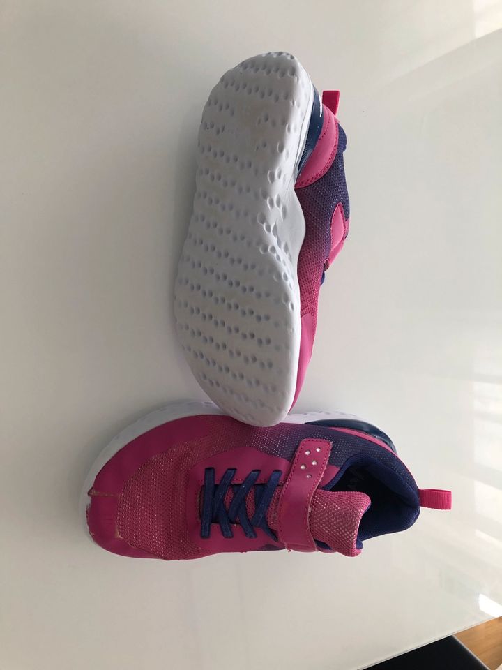 Turnschuhe pink und rosa Gr.34 für Halle weiße Sohle in Kelkheim