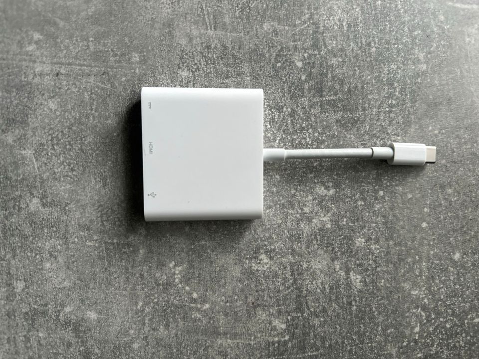 Apple USB-C Digitaler AV Multiport Adapter in Hamburg