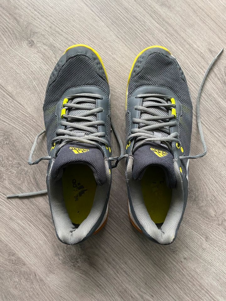 Grau gelber Adidas Adituff Sneaker, Gr, 42 in Köln