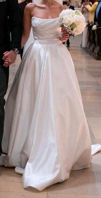 Brautkleid Satin mit Perlen und lange Schleppe in München
