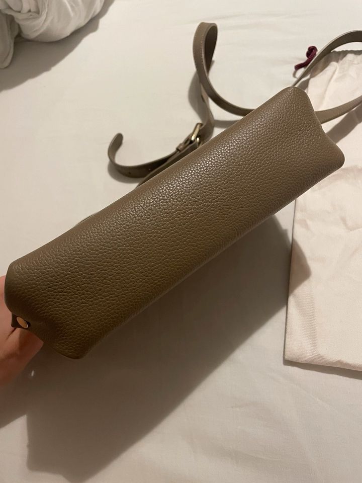 Aigner Handtasche taupe wie neu in München