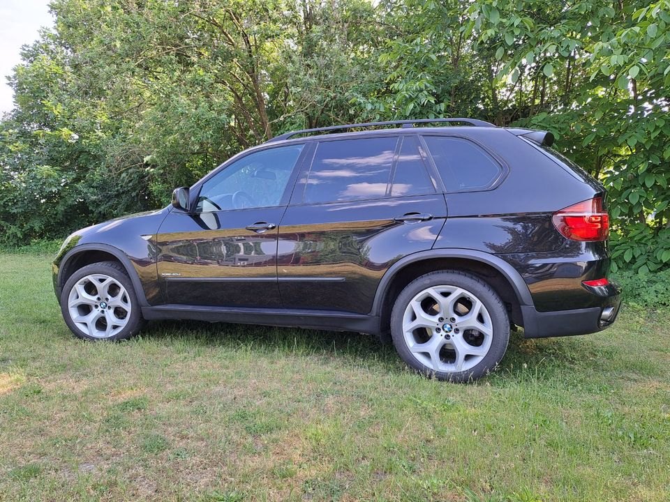 Bmw X5 xDrive40d-Pano/Standhzg./AHK/4XSHZ. in Bleckede