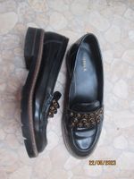 Loafer Slipper 38 - 38,5 schwarz gold Lack flach Halbschuh Nieten Niedersachsen - Haßbergen Vorschau