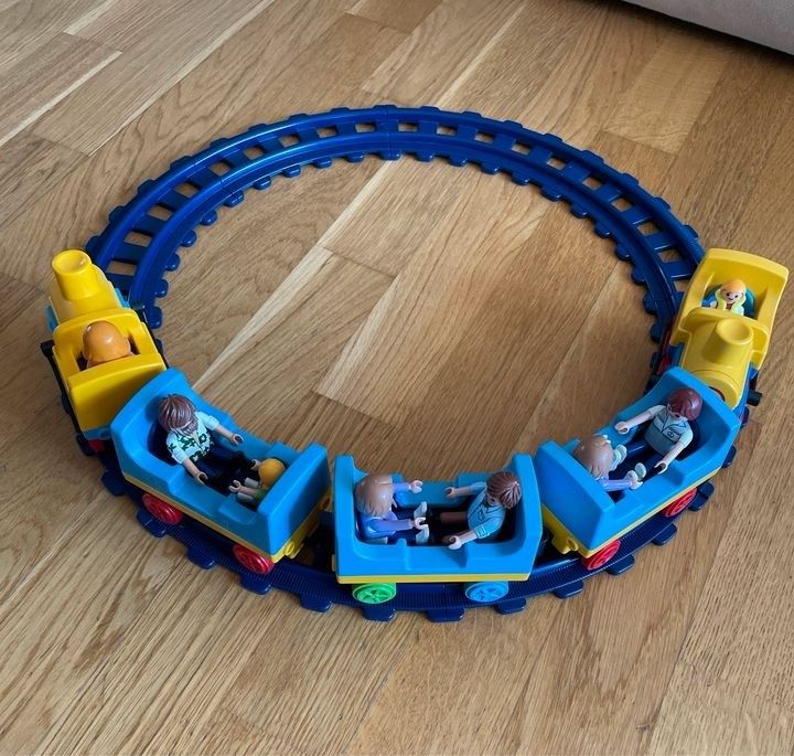 Playmobil Zug Eisenbahn mit Spielfiguren in Gaggenau