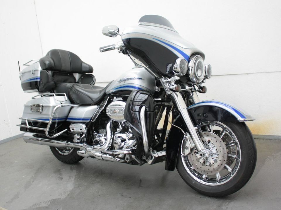 Harley-Davidson FLHTCUSE 4 CVO E-Glide Ultra Classic '110 5HD1... in Meinerzhagen