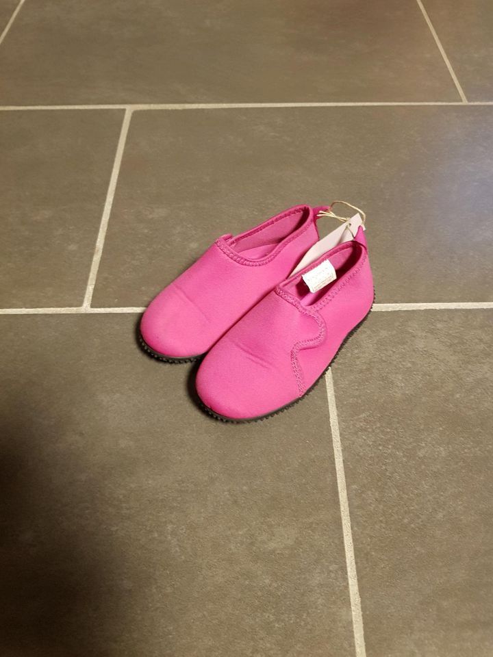 Badeschuhe Größe 26 in Niedenstein