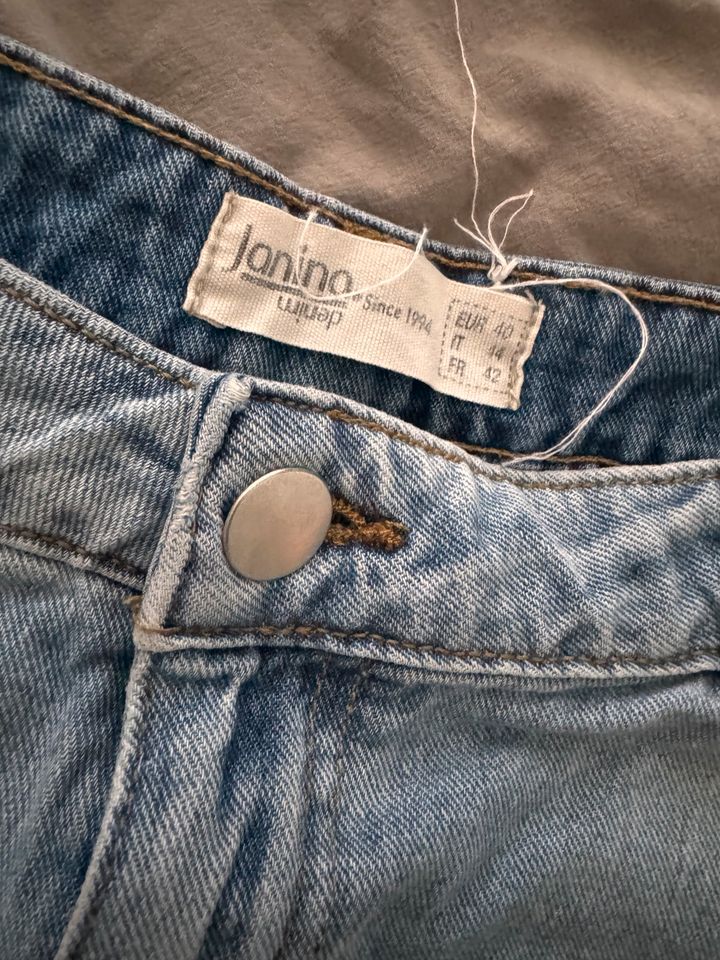 Damen Jeans Shorts EUR 40 fällt aus wie 38 in Bochum