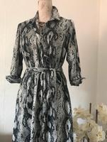 Midikleid von Only in Schlangenoptik in Gr. 36/38 Nordrhein-Westfalen - Lünen Vorschau