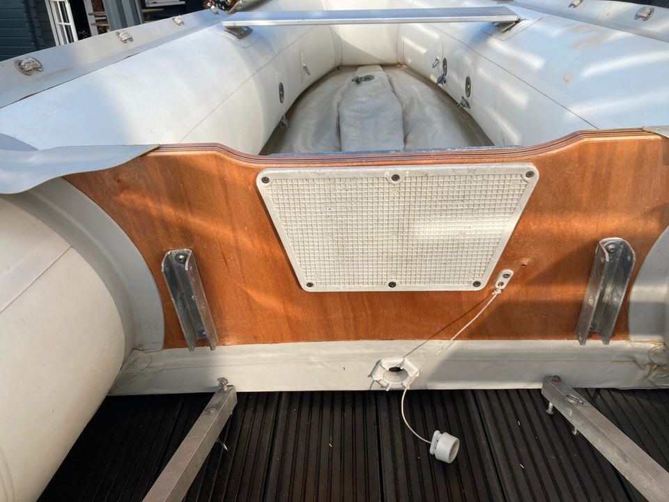 Suzumar 320 Schlauchboot mit neuem Heckspiegel ohne Außenborder in Glücksburg