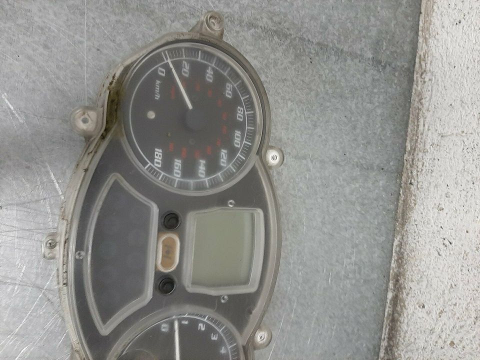 TACHOMETER - PIAGGIO MP3 LT 400 km stand  60045  2266 in Düren