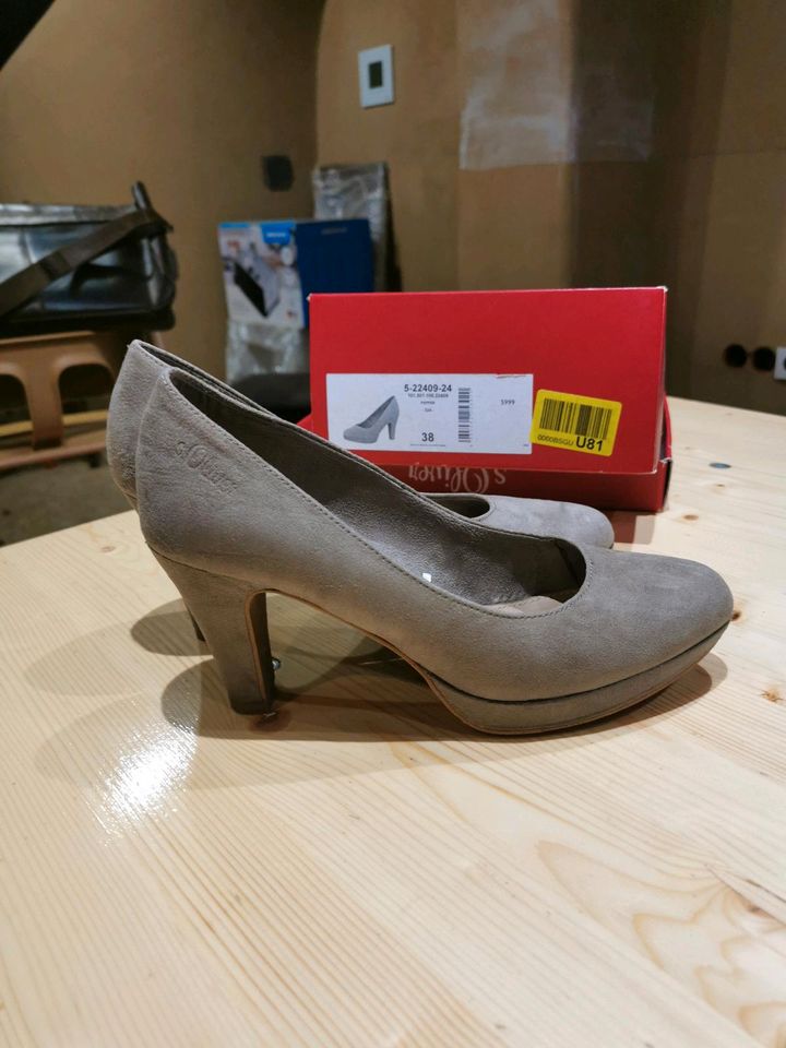 S. OLIVER Plateau Pumps in Walheim