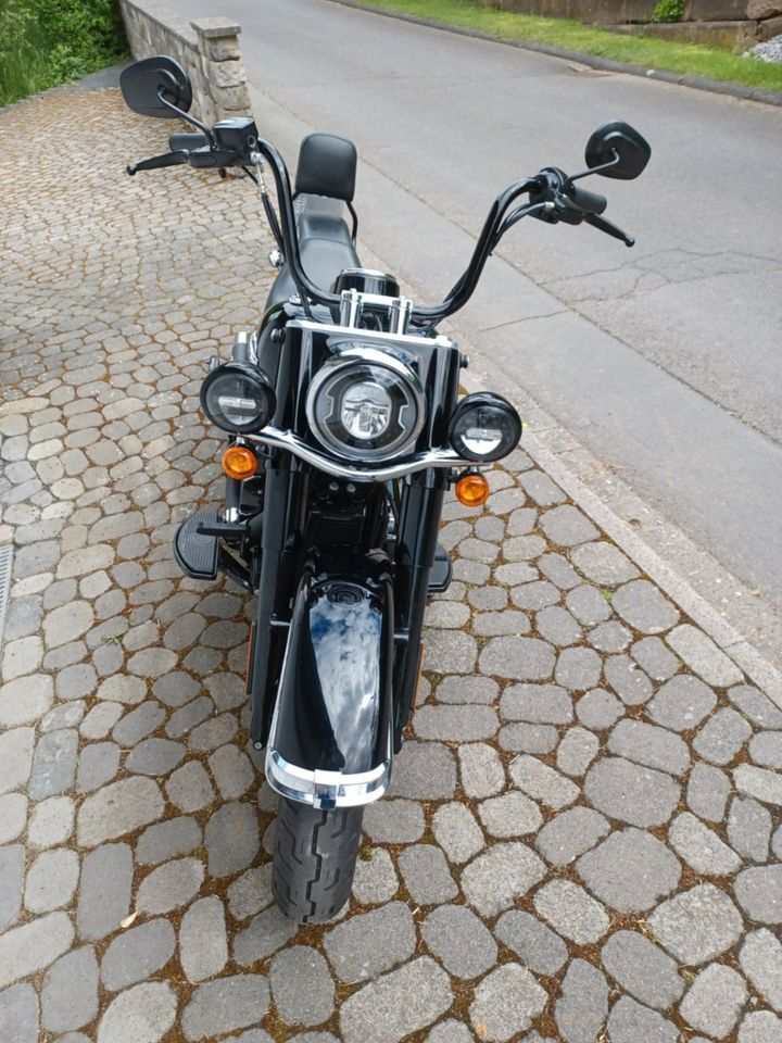 Harley Softail Heritage Deluxe 114 BSL wenig Kilometer Topzustand in Schlüchtern