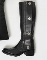 Suche Stiefel von Bikkembergs, Gr. 39/40 Berlin - Schöneberg Vorschau