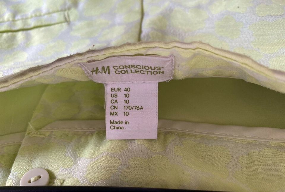 SHORTS  KURZE HOSE H&M GELB  40/M in Höhenberg i. T.