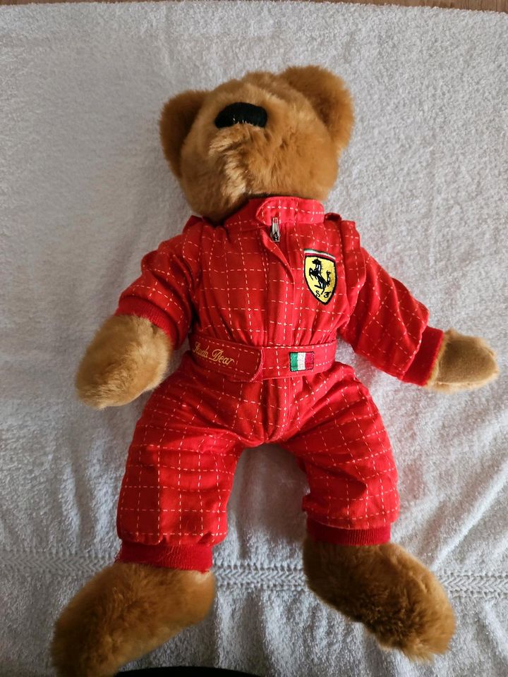 Ferrari Lauda Bear sucht ein neues Zuhause in Werl