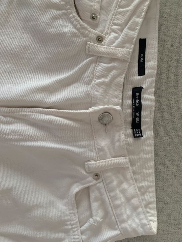 Bershka Mom Jeans weiß xs in Bernburg (Saale)