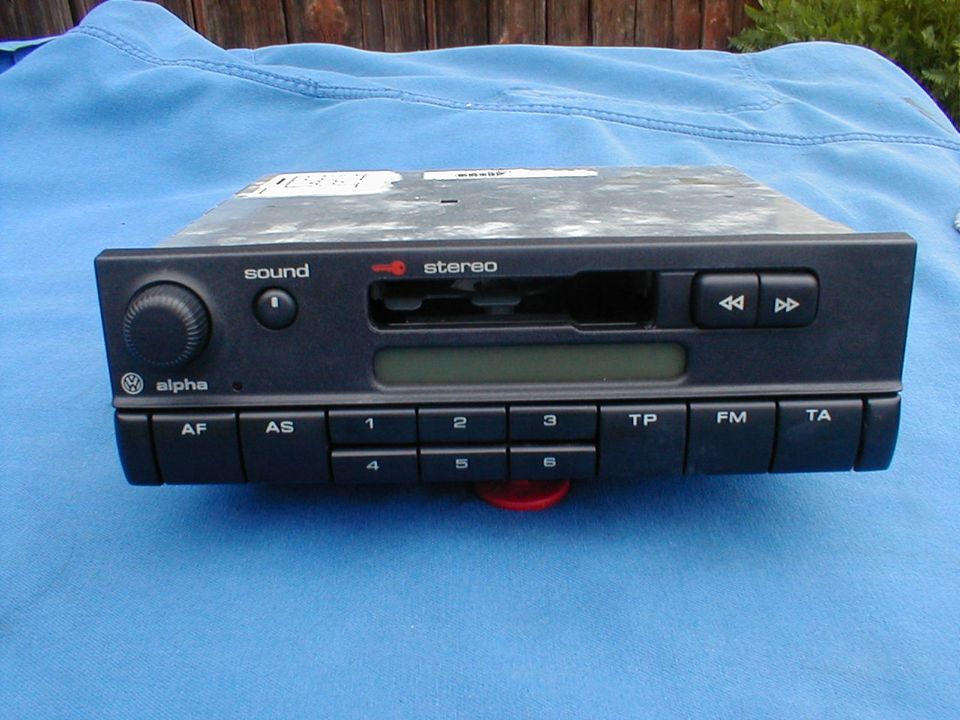 VW alpha Blaupunkt Stereo Cassetten Radio in Neustadt an der Weinstraße