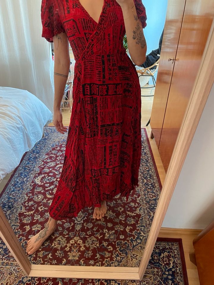 Rotes Sommerkleid, vintage in Berlin