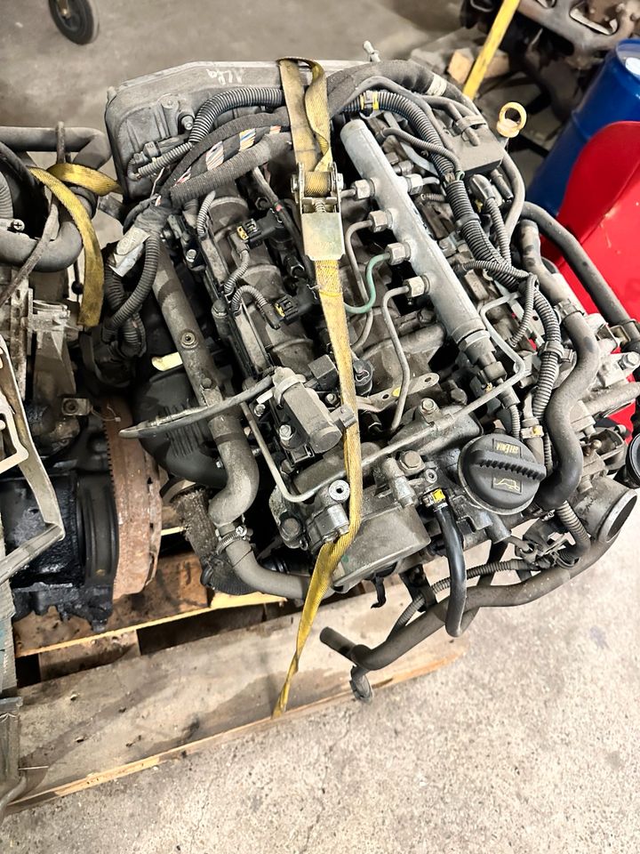 Alfa Romeo JTD Motor 2002 Engine Zylinderkopf Einspritzdüse in Preußisch Oldendorf