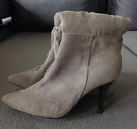 Graue Stiefeletten Gr 40 noch nicht getragen NEU Osterholz - Ellenerbrok-Schevemoor Vorschau