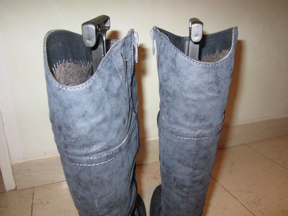 blauer gefütterter Stiefel Damenstiefel Damenschuh Schuhe gr.38 in Wölfersheim