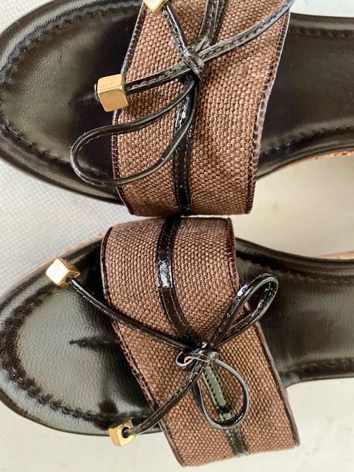 Neue Hugo Boss "HUGO" Pantoletten / Sandalen Gr. 38 in München